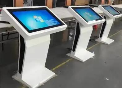Ukipen-pantaila bakarreko makinak jendearen bizitzako alderdi guztietan sartu dira